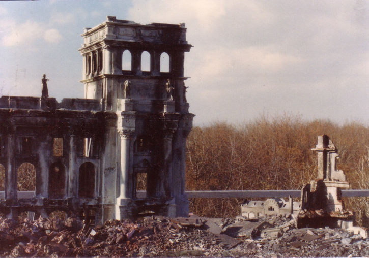 War and Rememberance: Filmmodell Zerbombtes Berlin, Ansicht Turm